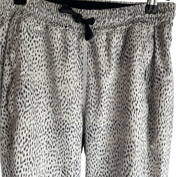 Lululemon Trainer Track pants casual Dottie Dash White & Black Womens Size 4 - Picture 6 of 8